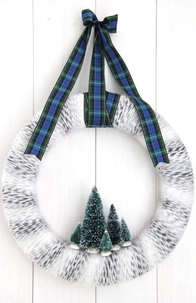 Mini winter wreath